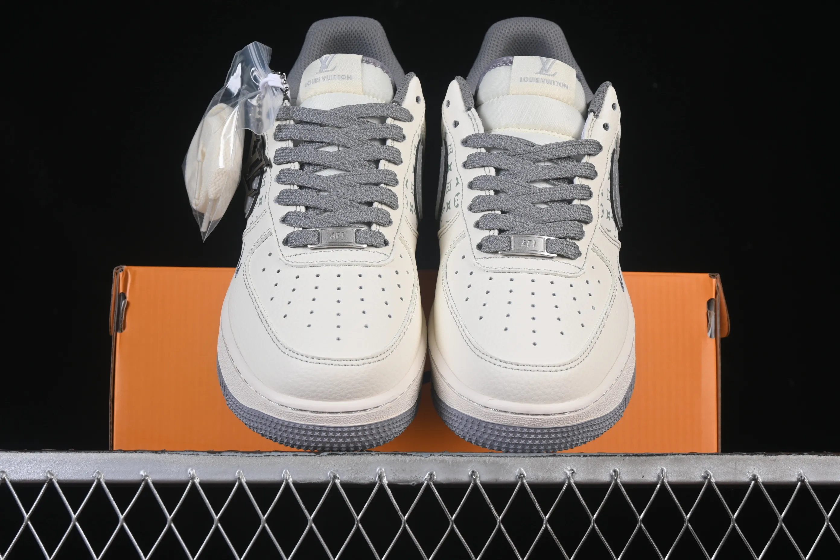 All categories Nk Air Force 1 Air Force series Nk Air Force 1 Low Air Force low-top Nike Air Force 1'07 Low LV co-branded printed beige gray Air Force 1 low-top casual sneakers HH7518-079
